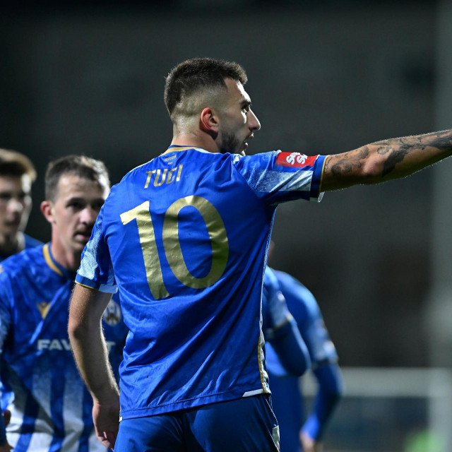 Indrit Tuci sa suigračima