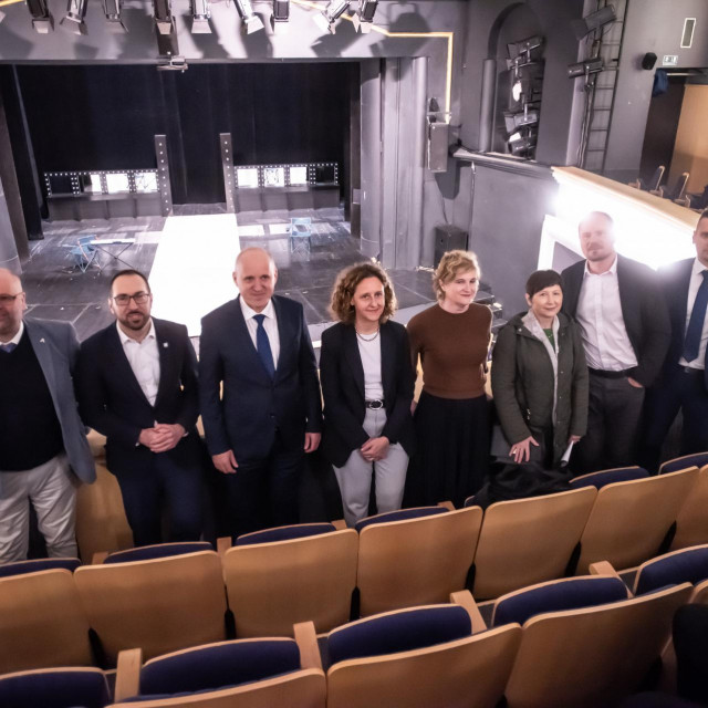 Miljenko Puljić, Tomislav Tomaševic, Branko Bačić, Nina Obuljen Koržinek i Luka Korlaet
 