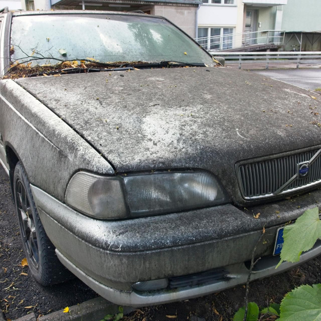 Automobil dugo stoji, ilustracija