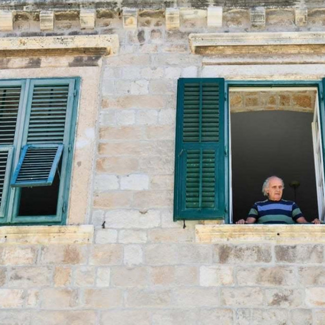 Sve otvore u zidinama treba zamijeniti drvom, a to košta