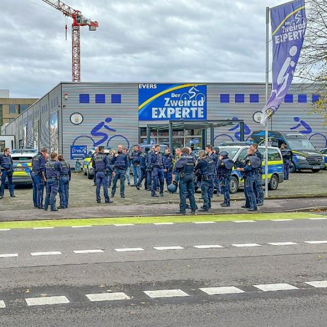 Policija ispred škole u Offenburgu