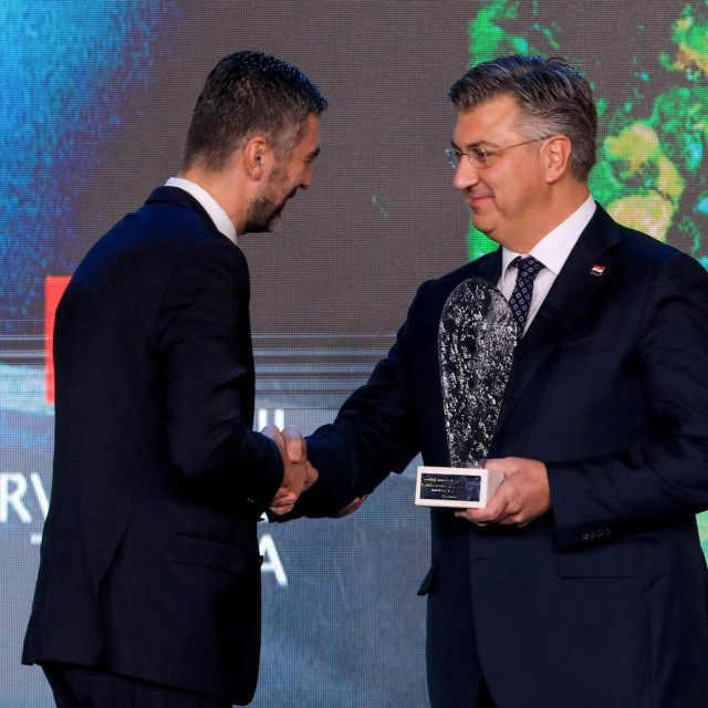 Andrej Plenković uručio je nagradu gradonačelniku Dubrovnika Mati Frankoviću
