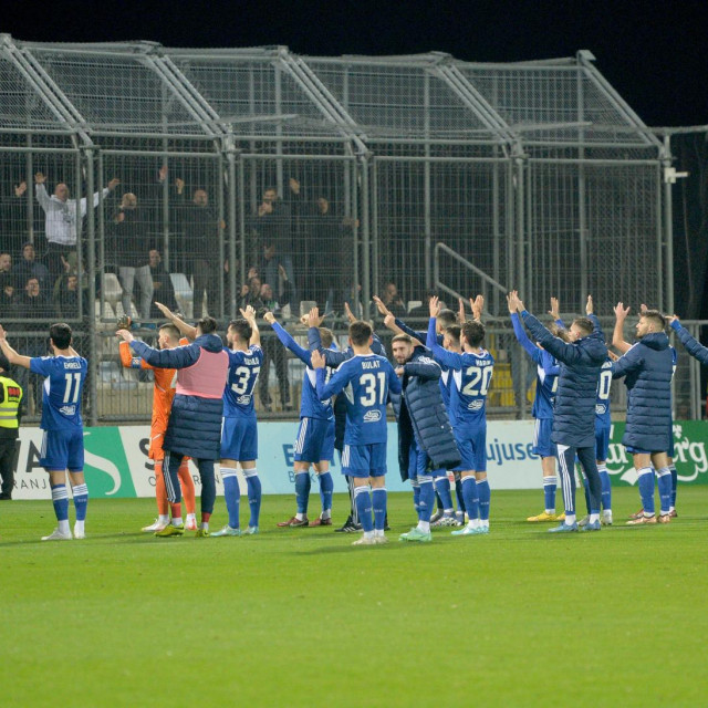 Slavlje Dinamovih igrača nakon pobjede 7:2 na Rujevici