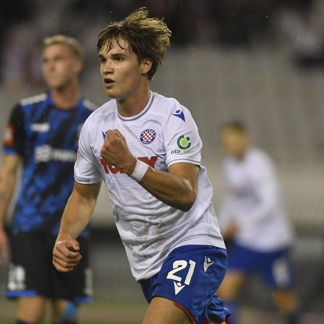 Rokas Pukštas slavi gol