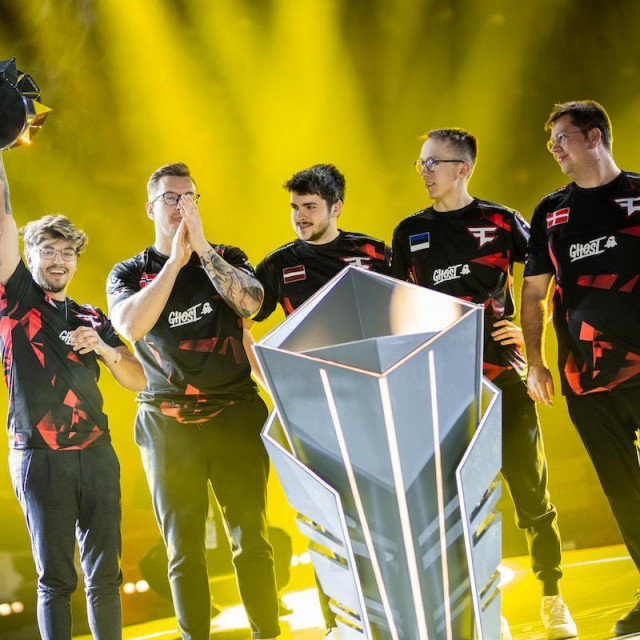 Uz sve glasine da Russel ”⁠Twistzz⁠” Van Dulken izlazi iz Faze organizacije i odlazi u Team Liquid, odigrao je vrlo stabilno i kompaktno cijelo finale iako je po K/D ljestvici bio zadnji na listi