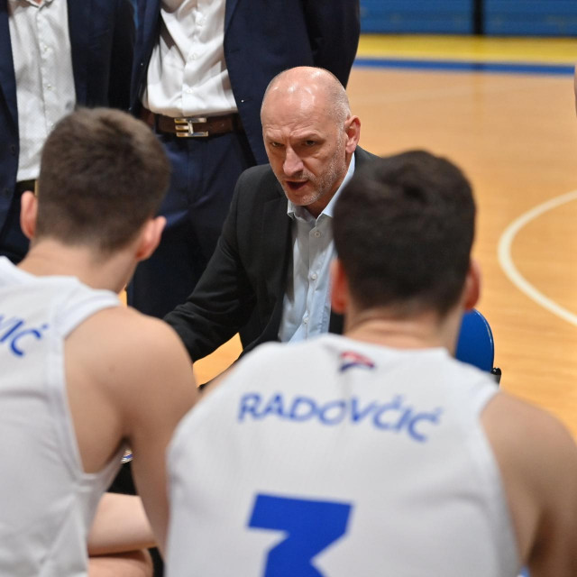 Jakša Vulić s igračima Cibone