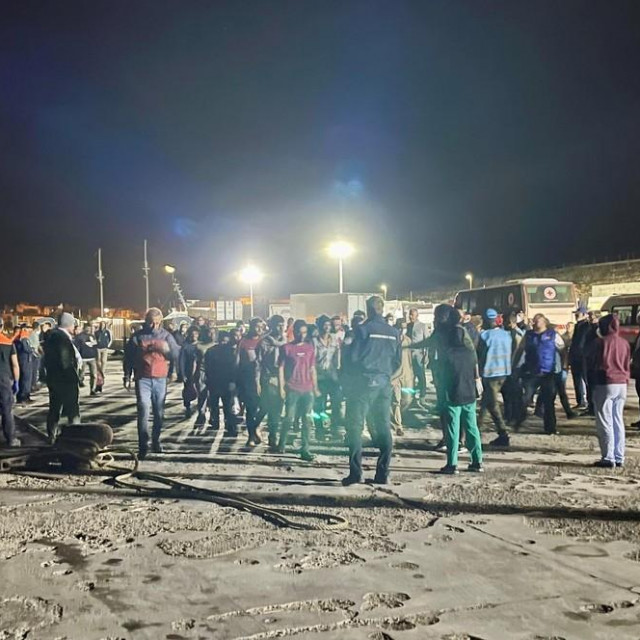 Migranti koji dolaze u Italiju (arhivska fotografija)