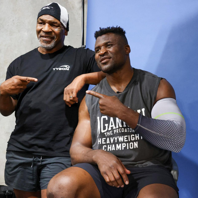 Mike Tyson i Francis Ngannou
