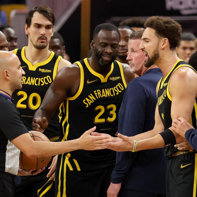 Draymond Green (u sredini)