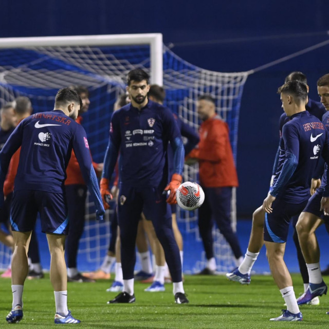 Vatreni na zadnjem treningu pred put u Rigu