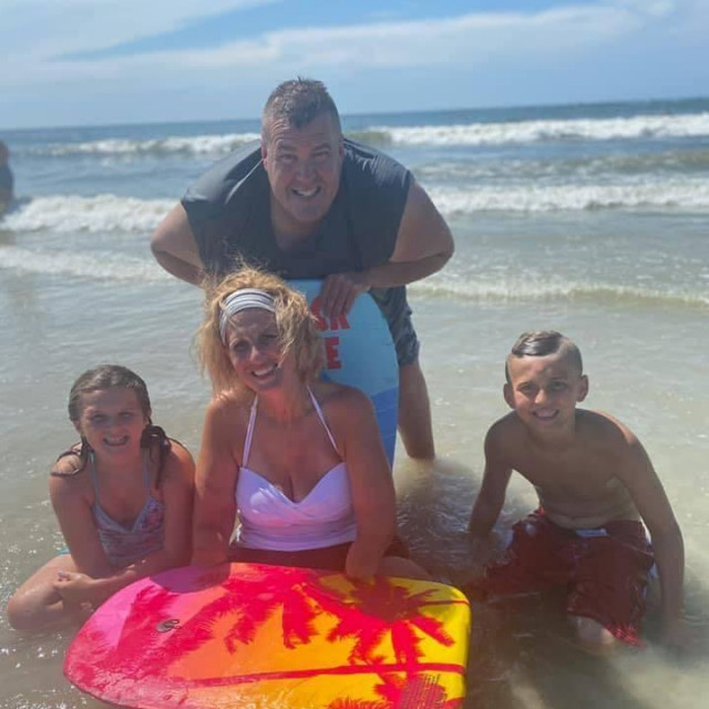 Kristin Fox na odmoru s obitelji