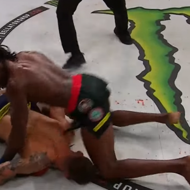 Jason Jackson vs. Yaroslav Amosov (donji)
