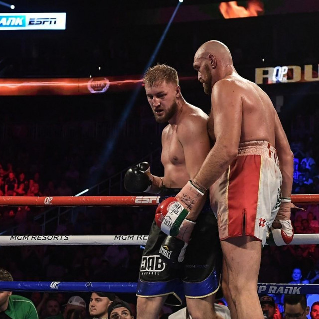 Otto Wallin (lijevo) i Tyson Fury (desno)