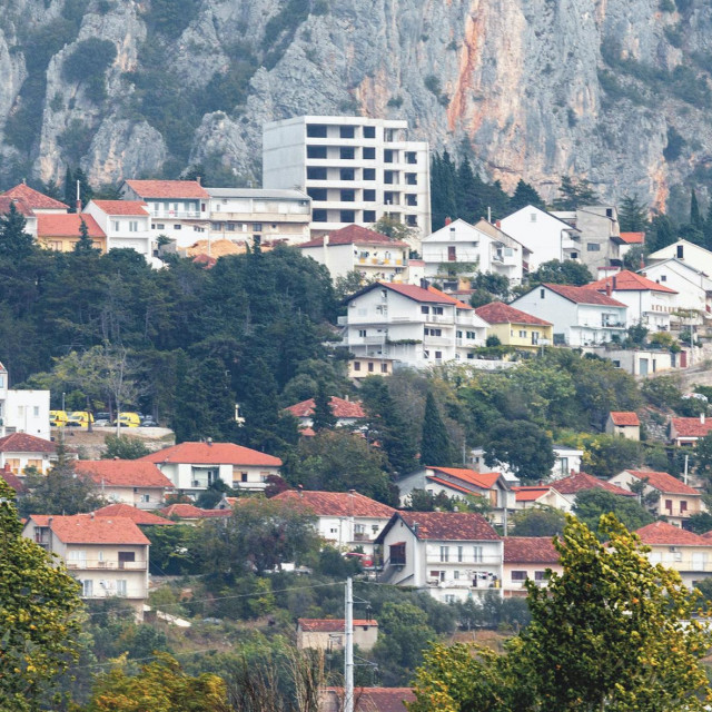 Već je poznato da su radovi na objektu počeli puno prije nego što je sredinom listopada građevinska dozvola postala pravomoćna