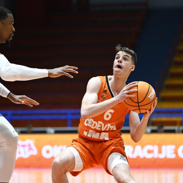 Vito Kučić u majici Cedevite Junior