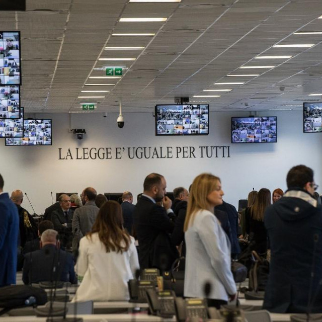 Odvjetnici optuženih čekaju na čitanje presude