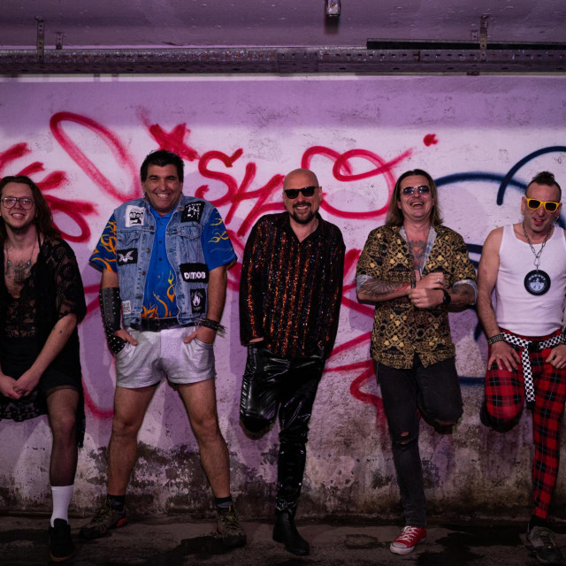 Brkovi ususret Šalate