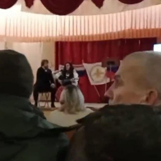 Trenutak udara za vrijeme nastupa glumice Poline Menših