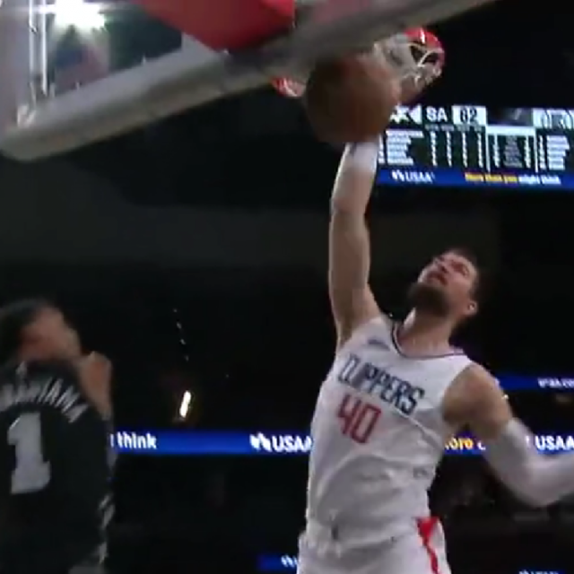 Zubac zakucava preko Wembanyame