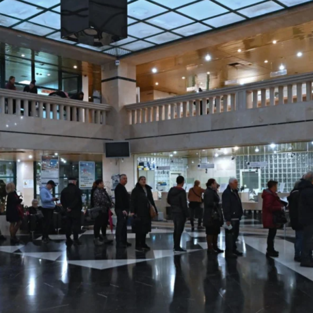 Gužve u poslovnici FINA-e u Splitu