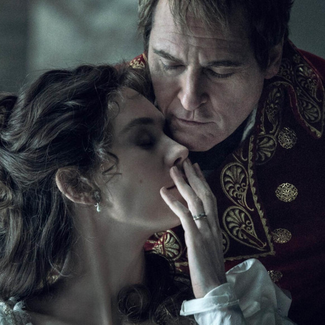 Joaquin Phoenix i Vanessa Kirby u filmu ”Napoleon”