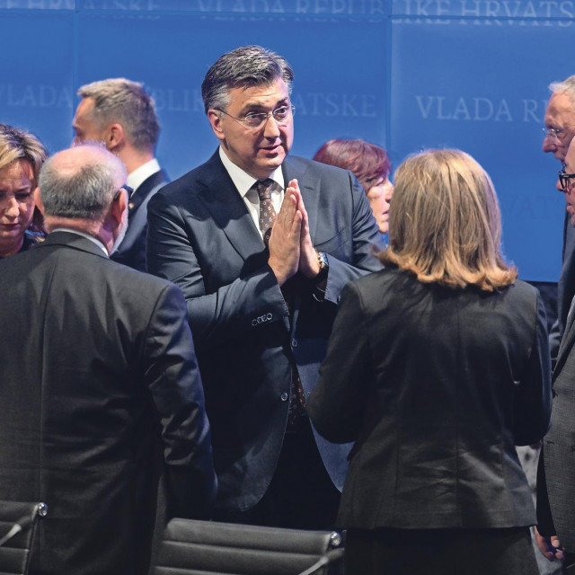 S ovakvim izazivačima zdesna od izbora koji dolaze ne možemo očekivati naročita uzbuđenja