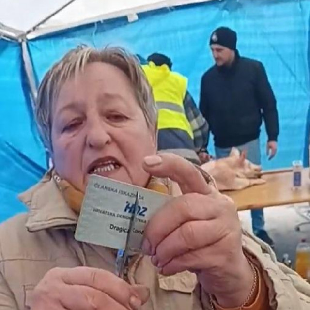 Dragica Končić Kurbanović uništava HDZ-ovu člansku iskaznicu