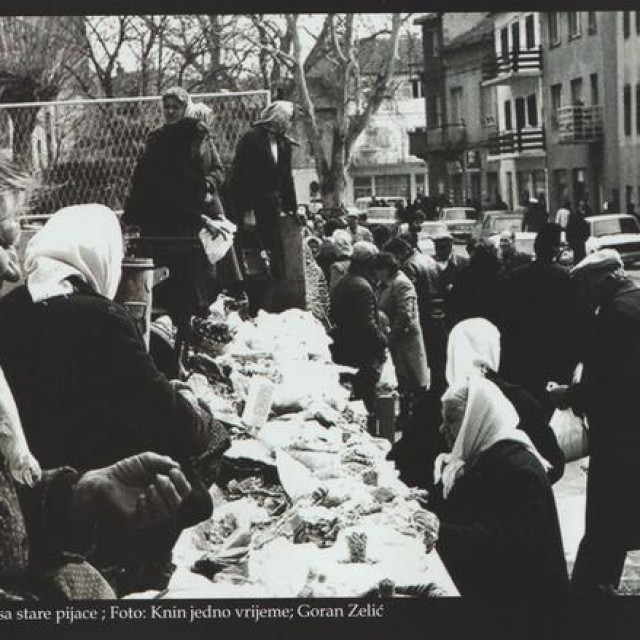 Stara pijaca u Kninu. Knin jedno vrijeme; objavljeno u monografiji „2025 godina Grada Knina” Ivice Šimića

 