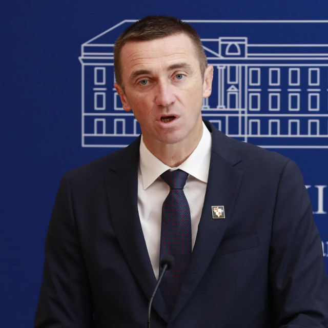 Zagreb, 181023.
Trg svetog Marka, Hrvatski sabor
Konferencija za medije predsjednika Domovinskog pokreta Ivana Penave.
Na fotografiji: Ivana Penava.