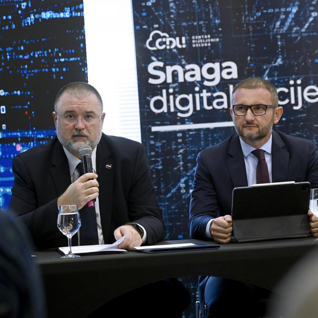 Državni tajnik Bernard Gršić i predsjednik uprave APIS IT-a Saša Bilić