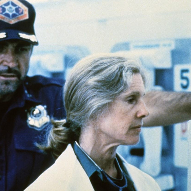 Sean Connery i Frances Sternhagen u filmu Outland
