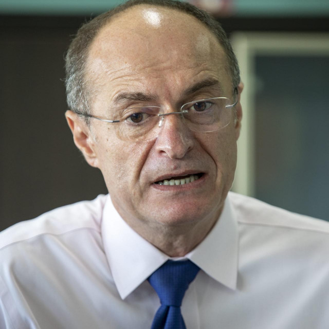 Predstojnik Klinike za onkologiju i radioterapiju prof. dr. sc. Eduard Vrdoljak

 
