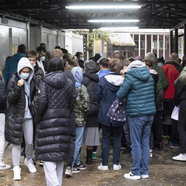 Gužve zbog uzimanja uzoraka na hripavac