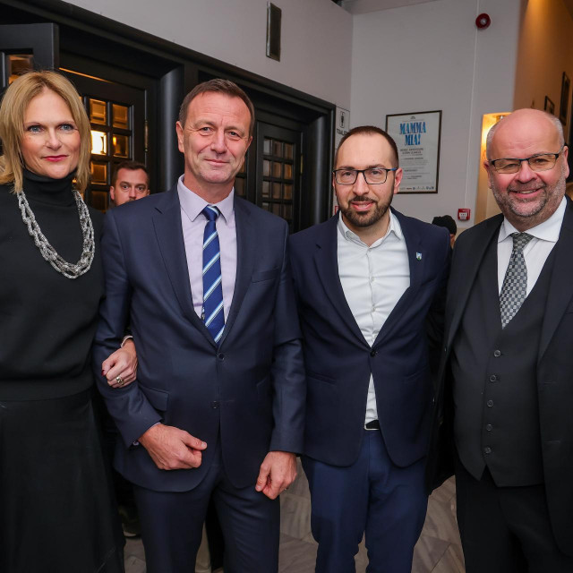 Neven Bosilj sa suprugom, Tomislav Tomašević i Miljenko Puljić