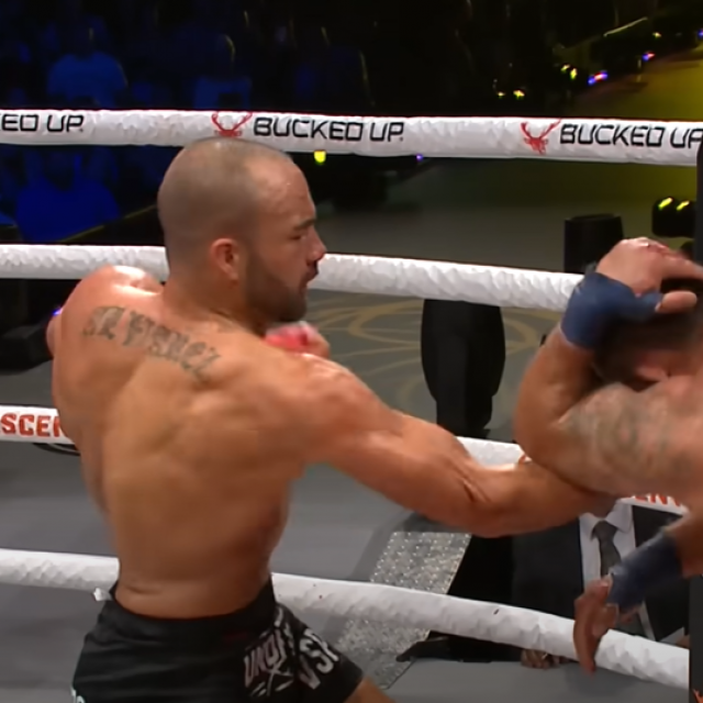 Eddie Alvarez (lijevo) vs. Chad Mendes (desno)