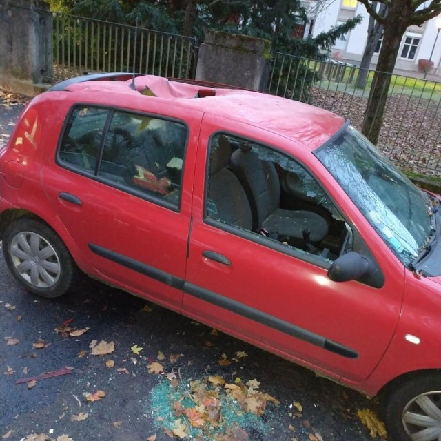 Uništeni Renault