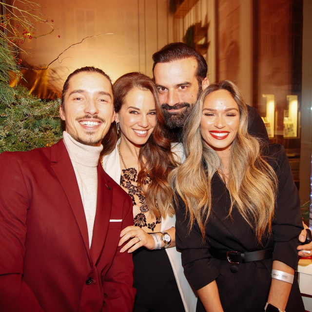 Zagreb, 301123.
Kazalisna kavana, Trg Republike Hrvatske 1.
Gloria GLAM Magic Xmas Party.
Na fotografiji: Marko Petric, Korana Gvozdic, Ivan Saric, Tina Walme.