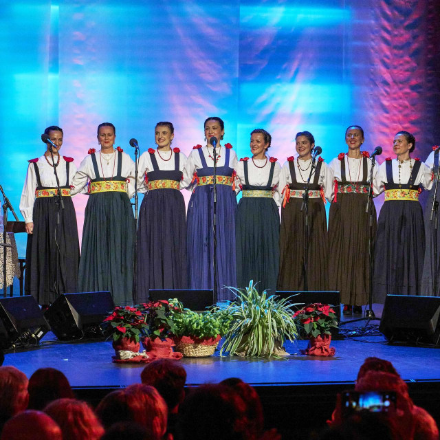 Prva ženska klapa Cesarice, proslava 30. obljetnice u kazalištu Kerempuh