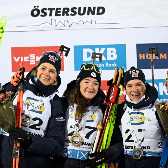 Karoline Offigstad Knotten, Lou Jeanmonnot i Juni Arnekleiv