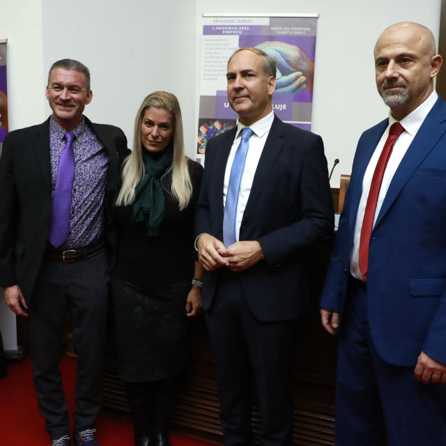 Konferencija u organizaciji Domovinskog pokreta u Saboru, na fotografijie Stephen Bartulica, Andrija Klarić, Ryan Cole i Lynn Fynn