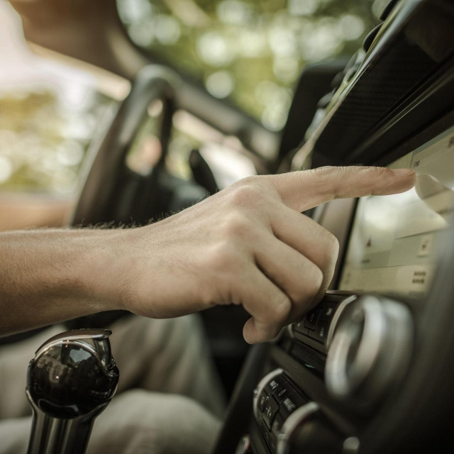 Ekran multimedije, ilustracija