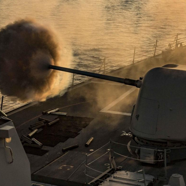 USS Carney, arhivska fotografija