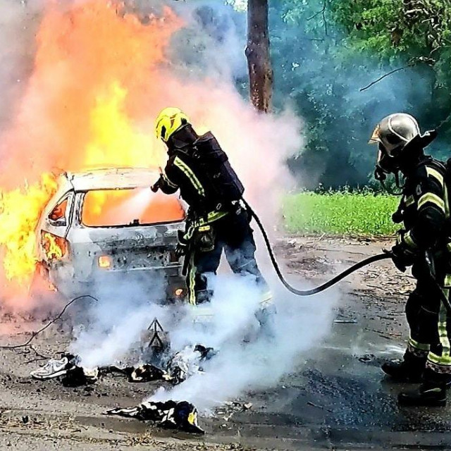 Ilustracija, požar auta