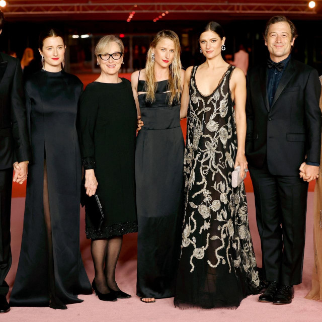Glabenik Mark Ronson sa suprugom, glumičinom kćeri Grace Gummer, Meryl Streep, Mamie Gummer, Louise Jacobson i Henry Wolfe sa suprugom Tamryn Storm Hawker