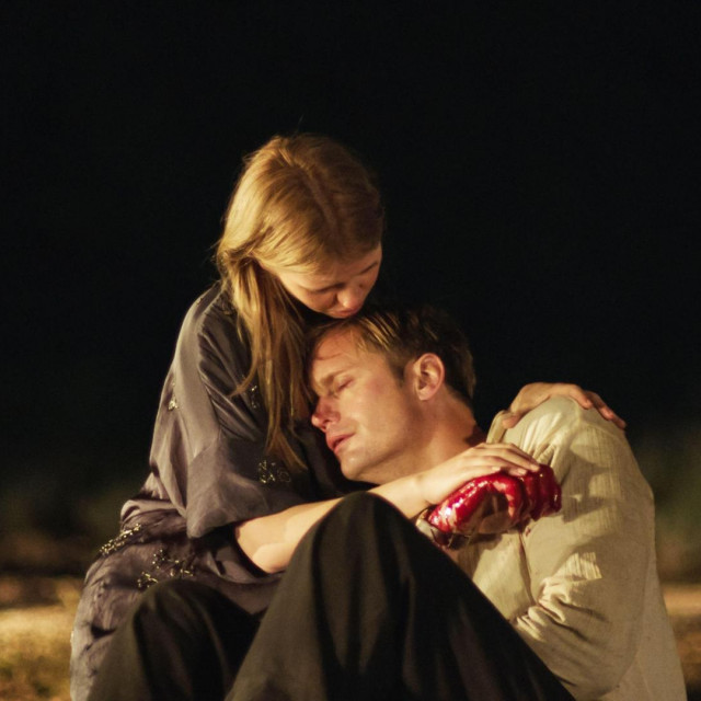 Bazen beskraja

Mia Goth i Alexander Skarsgard