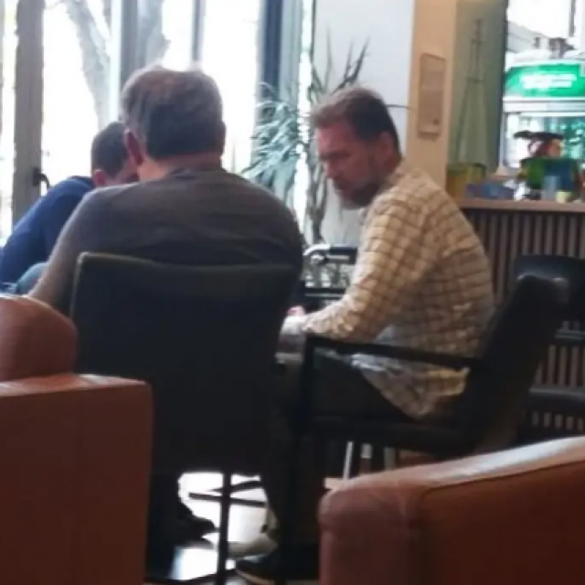 Mario Banožić u kafiću