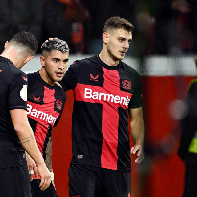 Stanišić (desno) sa suigračima iz Bayera