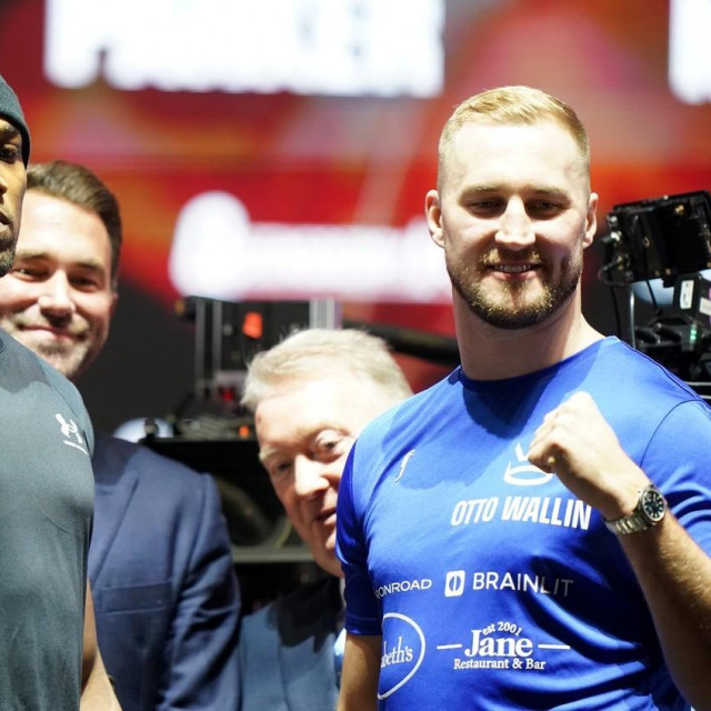 Anthony Joshua (lijevo) i Otto Wallin (desno)
