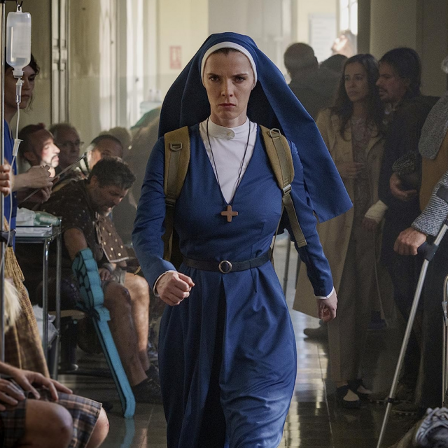 Kao sestru Simone u seriji ”Mrs. Davies” gledamo Betty Gilpin
