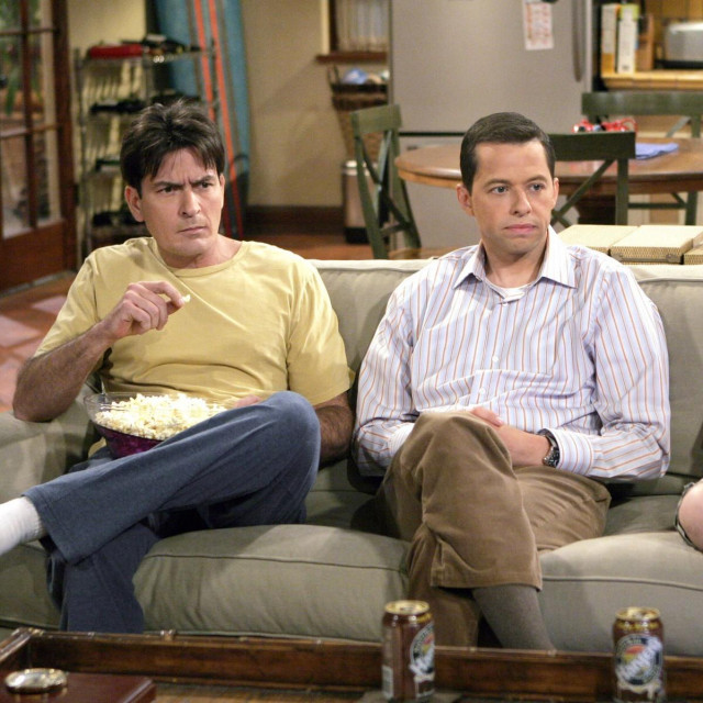 Charlie Sheen, Jon Cryer, Angus T. Jones, 2003. godine